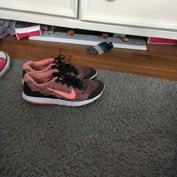 shoes - Picture 2 of 4