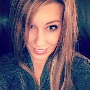 Meet your Posher, Alicia