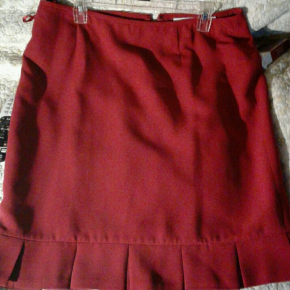Extra pics the waist is 17" the length is 23"