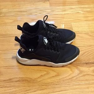 NIKE Black Huaraches Size 6.5 💥FINAL SALE