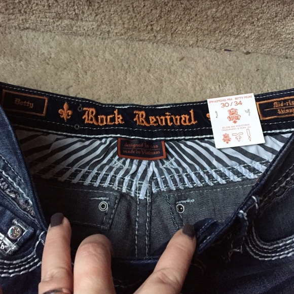 🚨FINAL PRICE🚨NWT!! Rock revivals - Picture 4 of 4