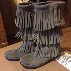 Minnetonka Grey Fringe Boots (8)