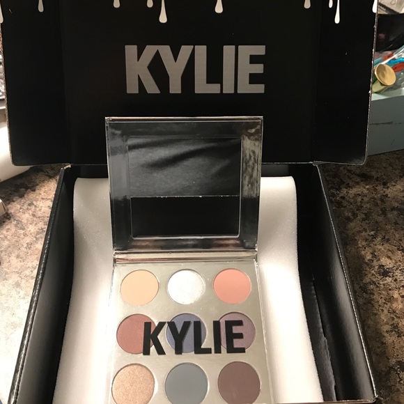 Kylie Kyshadow Holiday Edition 100% AUTHENTIC