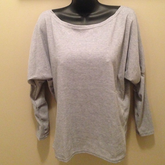 1 HOUR SALE❗NWT Oversized Off the Shoulder Top - Picture 2 of 4