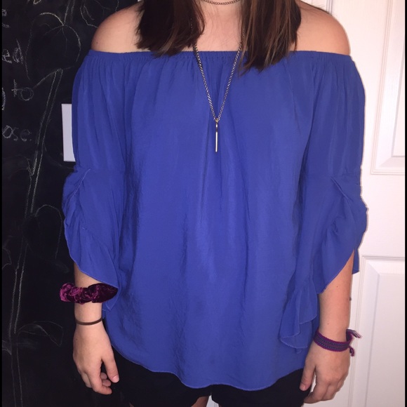 Flowy off the shoulder blouse - Picture 1 of 2