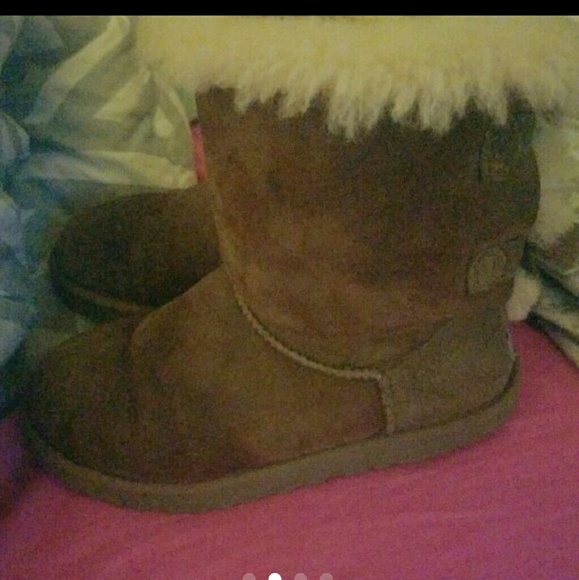 Uggs - Picture 2 of 4