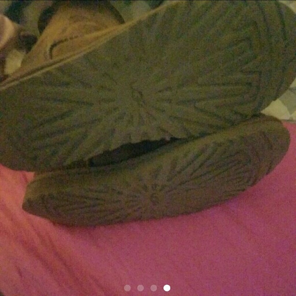 Uggs - Picture 4 of 4