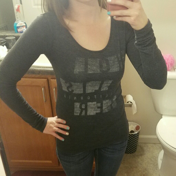 Small Hollister L/S tee shirt - Picture 1 of 4