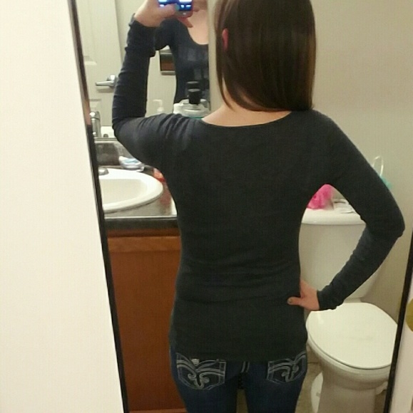 Small Hollister L/S tee shirt - Picture 2 of 4