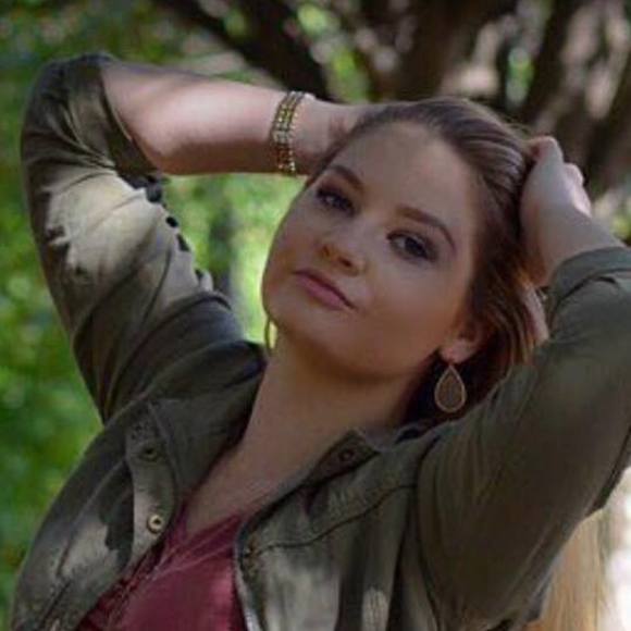 Meet your Posher, Allison - Picture 1 of 1