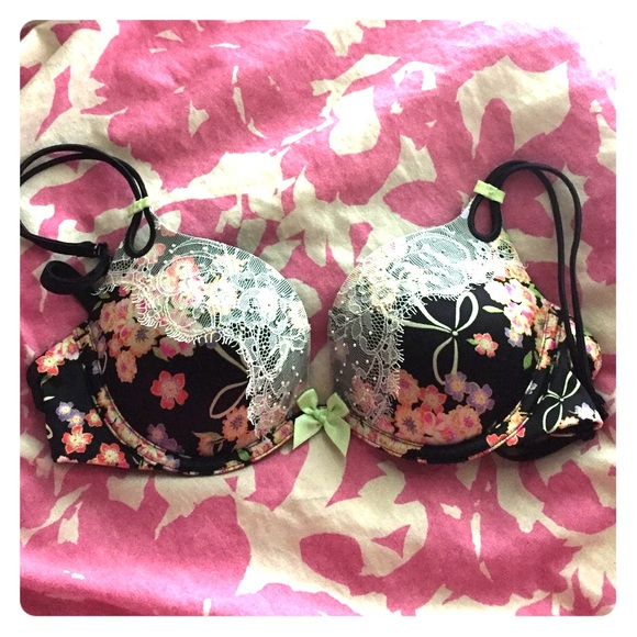 Victoria's Secret push up bra 32C