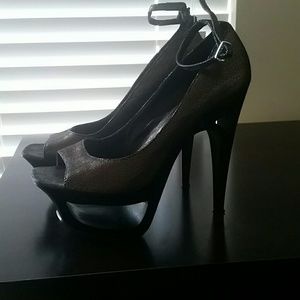 Jessica Simpson heels