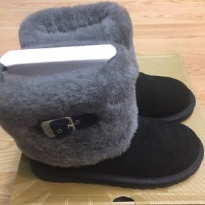 Only worn once! Black UGGS! Elle