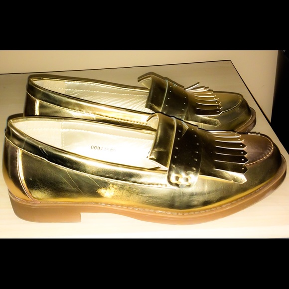 Cute Hot Metallic Gold Tassel Loafers !!!