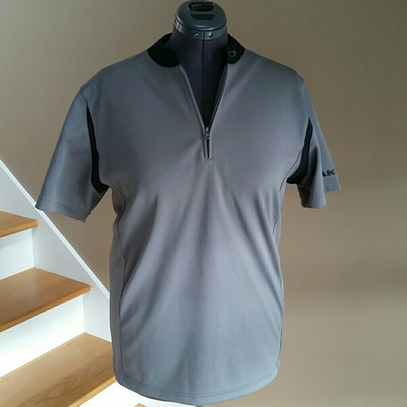 Men's pullover zip neck Oakley shirt