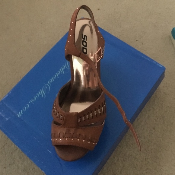 Brown high heel wedges - Picture 2 of 4
