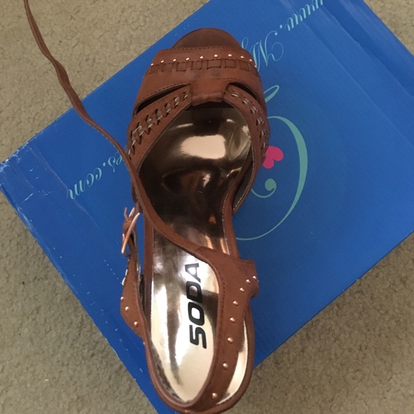 Brown high heel wedges - Picture 4 of 4