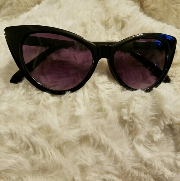 Retro Chic Cateyes Sunglasses