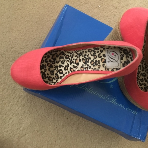 Coral colored wedges - Picture 2 of 4