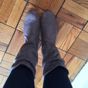 Aldo Mid-calf grey suede boots