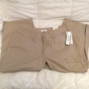 Dockers favorite fit mid rise calf length capris