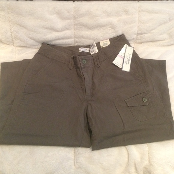 Dockers favorite fit mid rise calf length capris