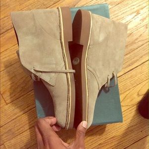 Clarke desert boots in Sand color