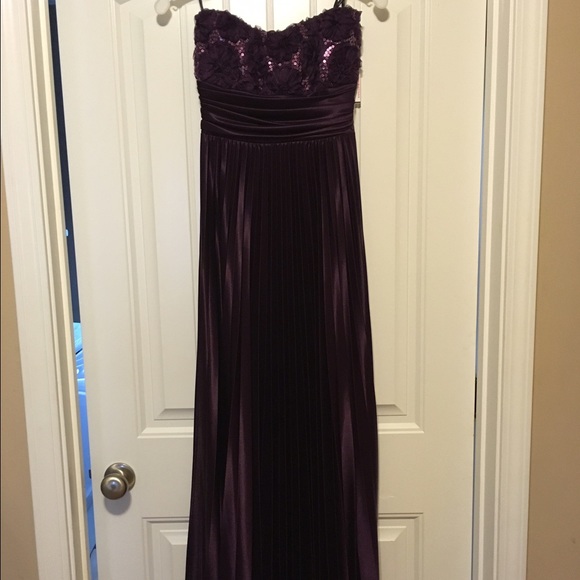 Formal dress - Picture 3 of 4