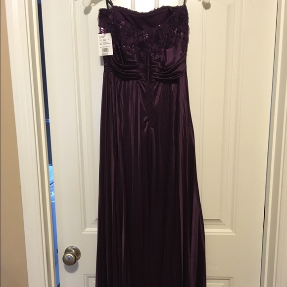 Formal dress - Picture 4 of 4