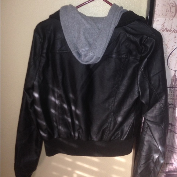 Leather jacket - Picture 2 of 2