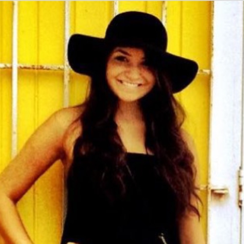 Black floppy Lacoste hat