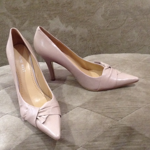 Nine West Shoes - Nine West Bow Leather Heels