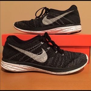 black nike flynit