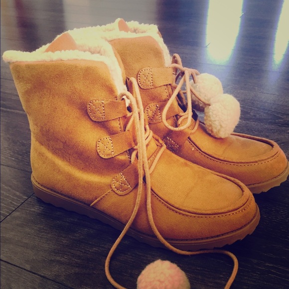 Cute, cozy winter boots, barely worn!