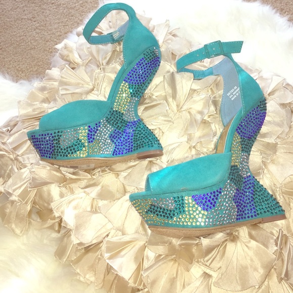 SeaFoam/Teal Green Gem Encrusted Retro Shoe