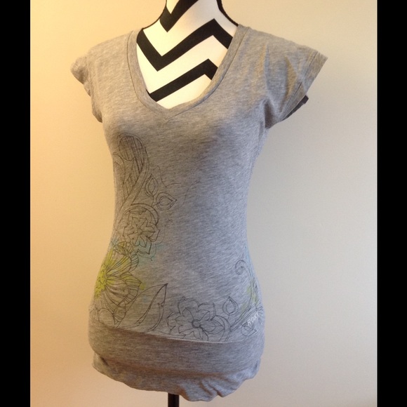 Gray Roxy Top - Picture 1 of 4