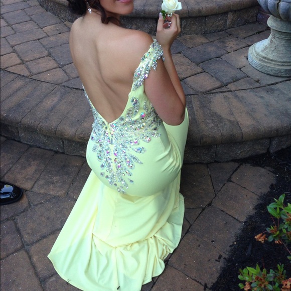Light yellow prom dress - Picture 2 of 4