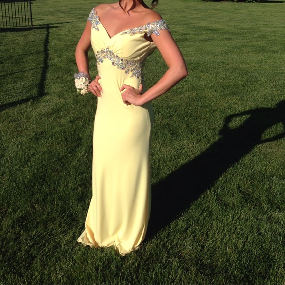 Light yellow prom dress - Picture 3 of 4