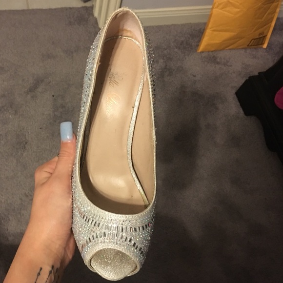 Shoes - Picture 2 of 4