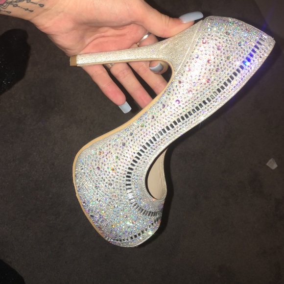 Shoes - Picture 4 of 4