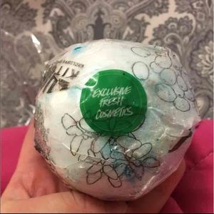 Lush kitchen bon Bain Bonnard bath bomb