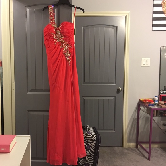 Prom dress - Picture 2 of 4