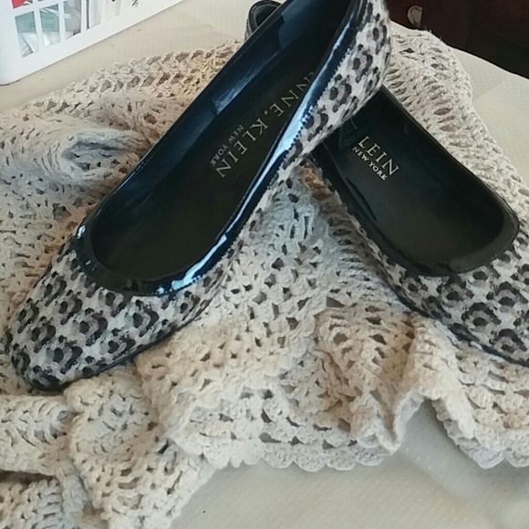 Anne Klein Shoes - Last call!Vintage Anne Klein Italian tweed pumps