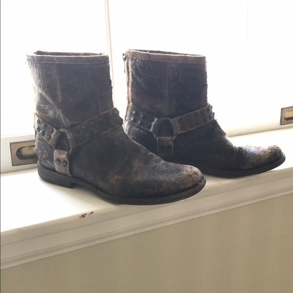 Gorgeous studded FRYE boots!