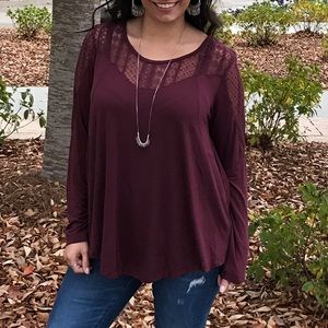 🔴 Flowy burgundy lace top