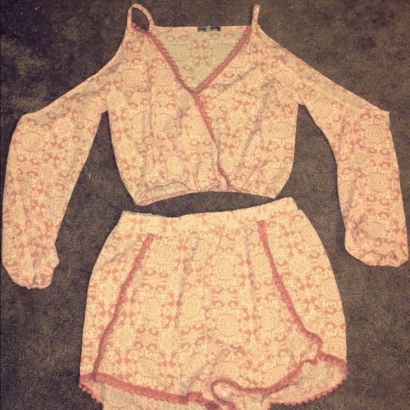 Matching shirt and shorts - Picture 1 of 4