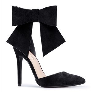 NWT Bow Heels