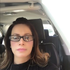 Meet your Posher, Claudia