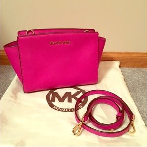 Michael Kors Messenger/Crossbody Fuschia