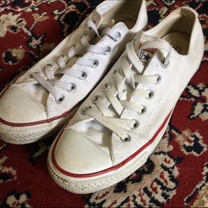 White Lowtop Converse